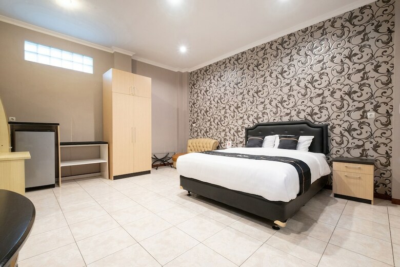 Hostal Oyo 2469 Cashlez Homestay