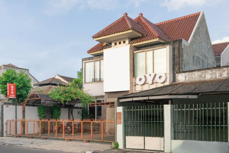 Hostal Oyo 2469 Cashlez Homestay