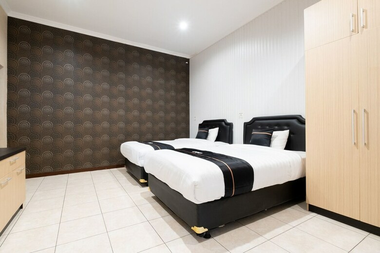 Hostal Oyo 2469 Cashlez Homestay