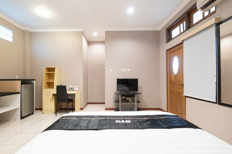 Hostal Oyo 2469 Cashlez Homestay