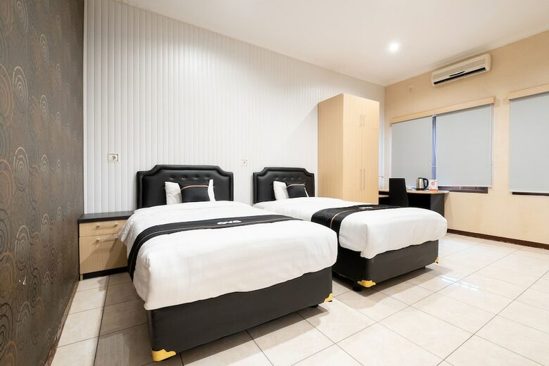 Hostal Oyo 2469 Cashlez Homestay