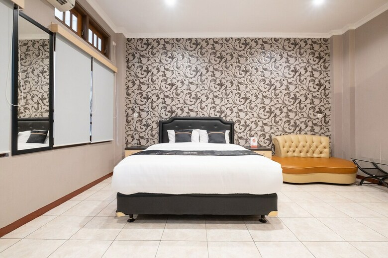 Hostal Oyo 2469 Cashlez Homestay