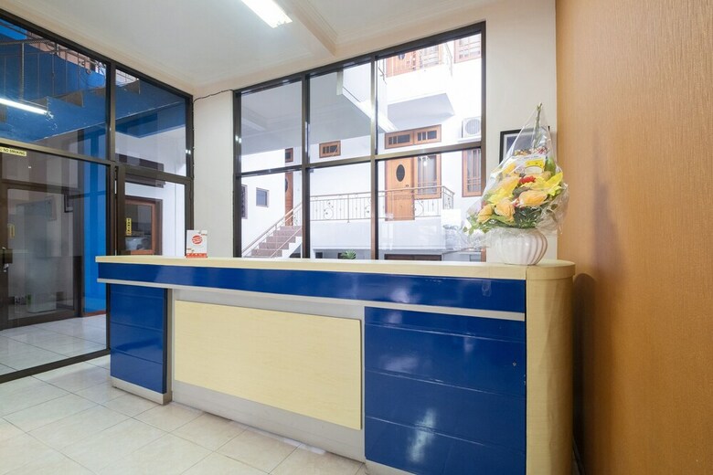 Hostal Oyo 2469 Cashlez Homestay
