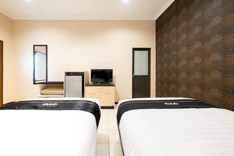 Hostal Oyo 2469 Cashlez Homestay