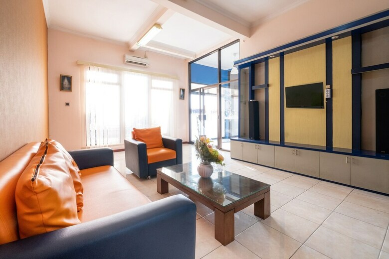 Hostal Oyo 2469 Cashlez Homestay