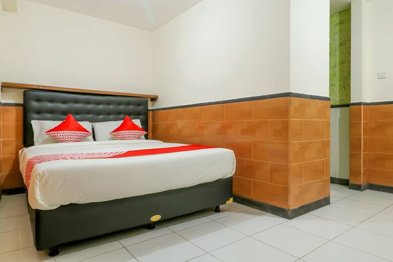 Hostal Oyo 2580 Hotel Puri Royan