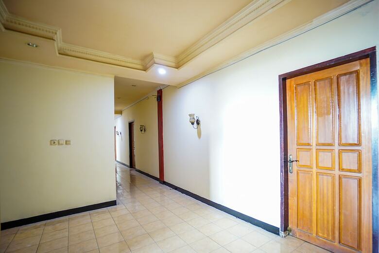 Oyo 2217 Galaxy Hotel
