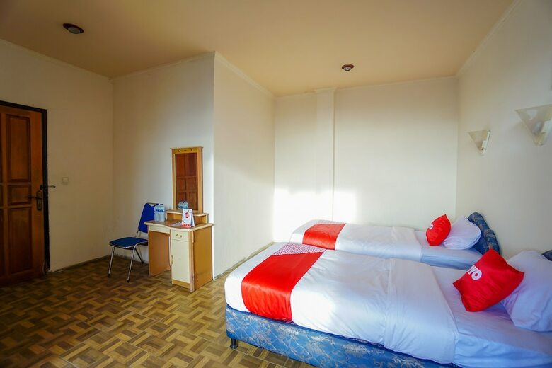 Oyo 2217 Galaxy Hotel