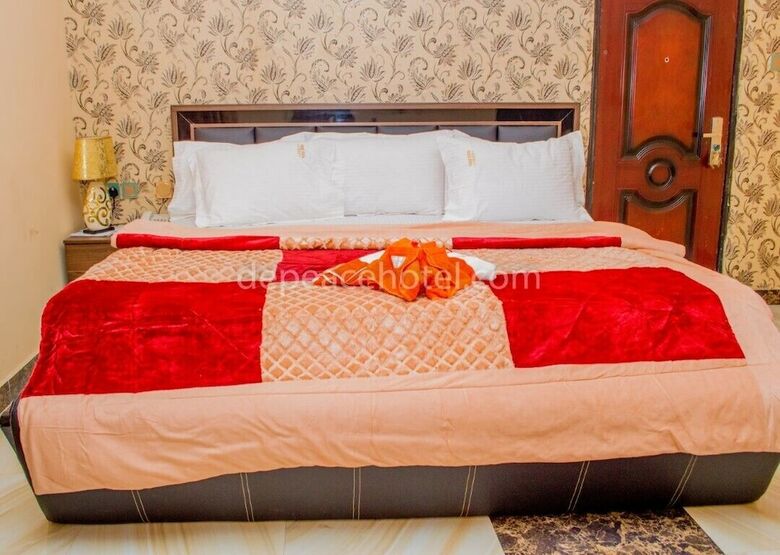 Peace Hotel And Suites