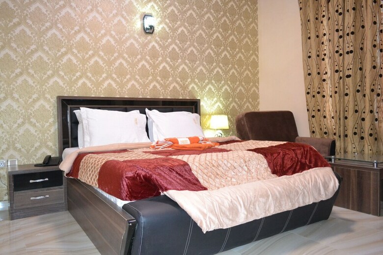 Peace Hotel And Suites