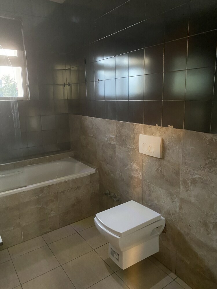 Posh Hotel And Suites