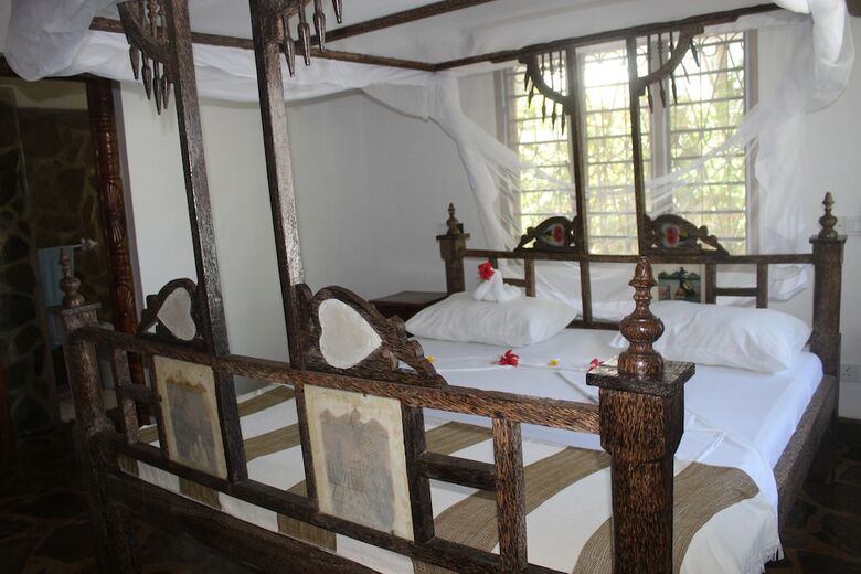 Bed & Breakfast Makini House