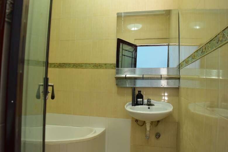 Hotel Chrisma Courts