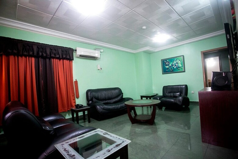 Villa Park Hotels