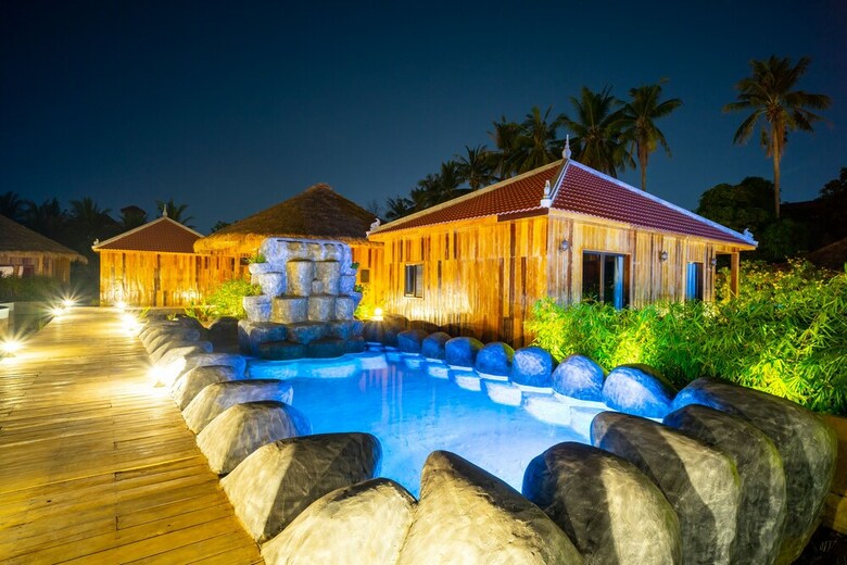 Hotel Floating Khmer Village Resort