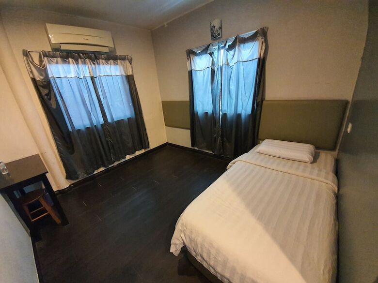 Oyo 89895 Senses Budget Hotel