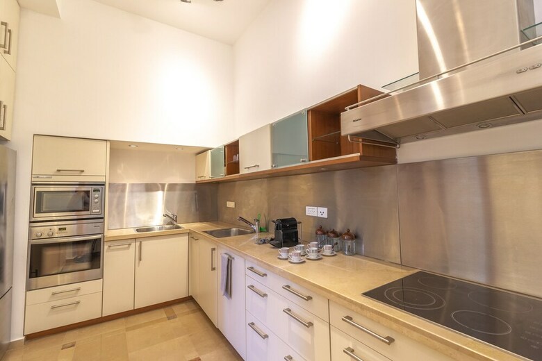 Art Apartment In Mamila