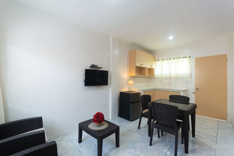 Hotel 3j's And K Apartment