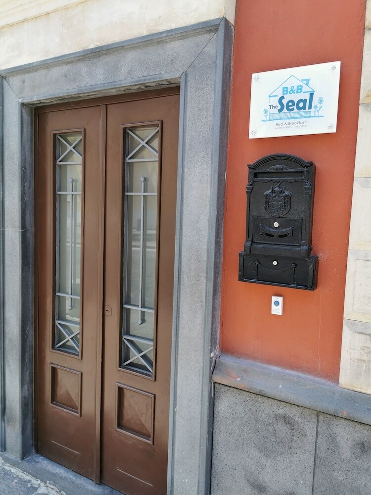 B&B The Seal