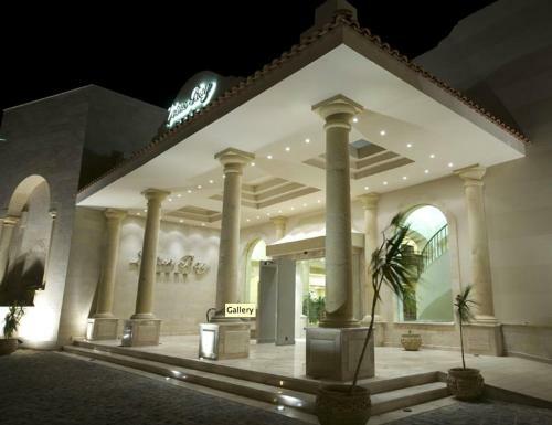 Hotel Lotus Bay Resort