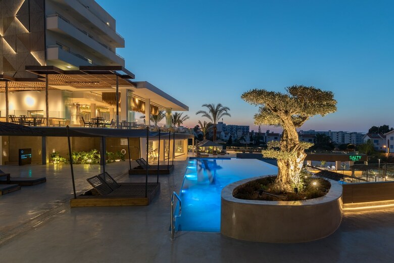 Cavo Zoe Seaside Hotel