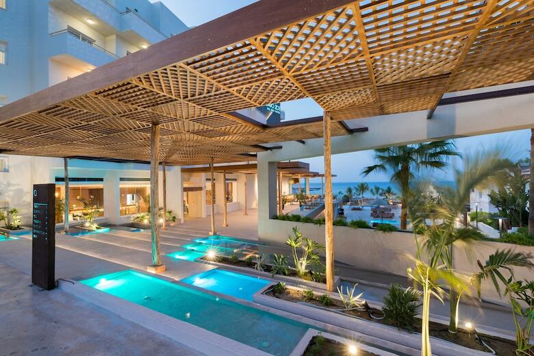 Cavo Zoe Seaside Hotel