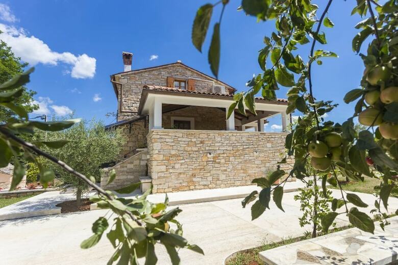 Holiday House Matija With A Pool