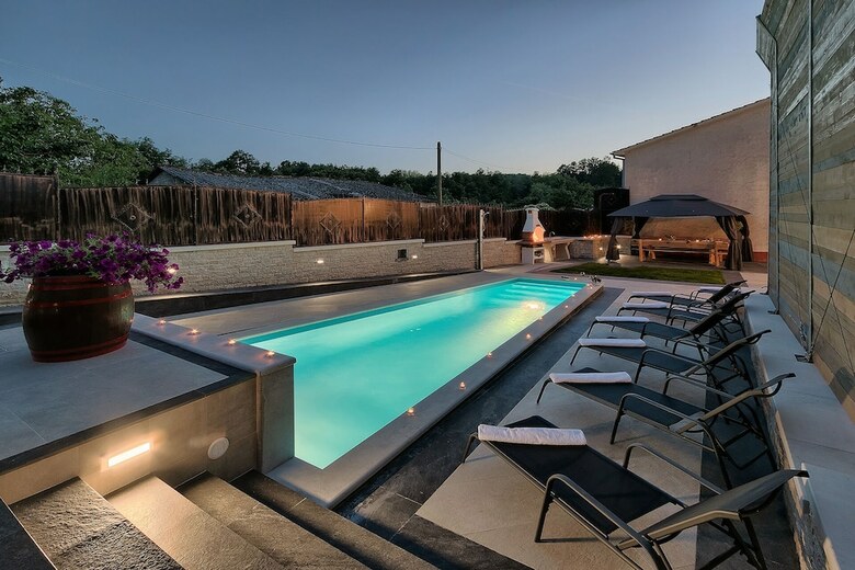 Luxury And Modern Villa With A Pool