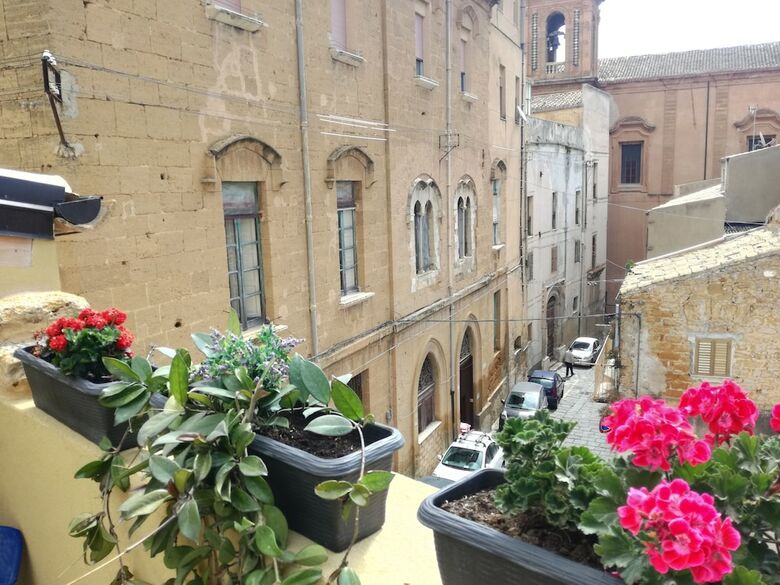Aljama Downtown B&B
