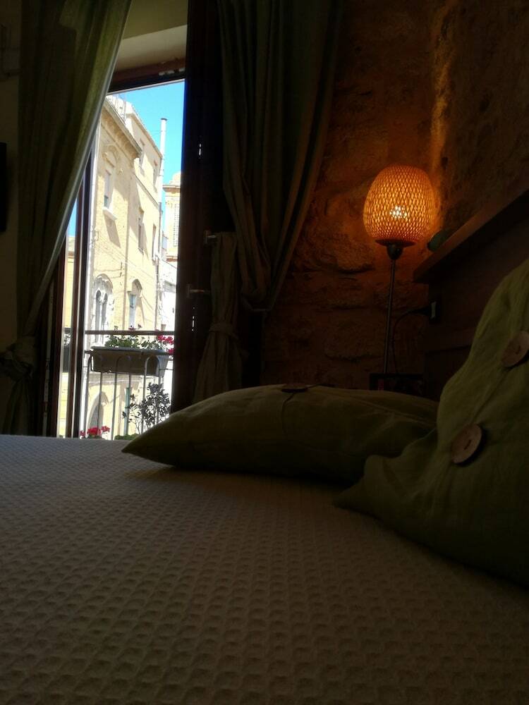 Aljama Downtown B&B