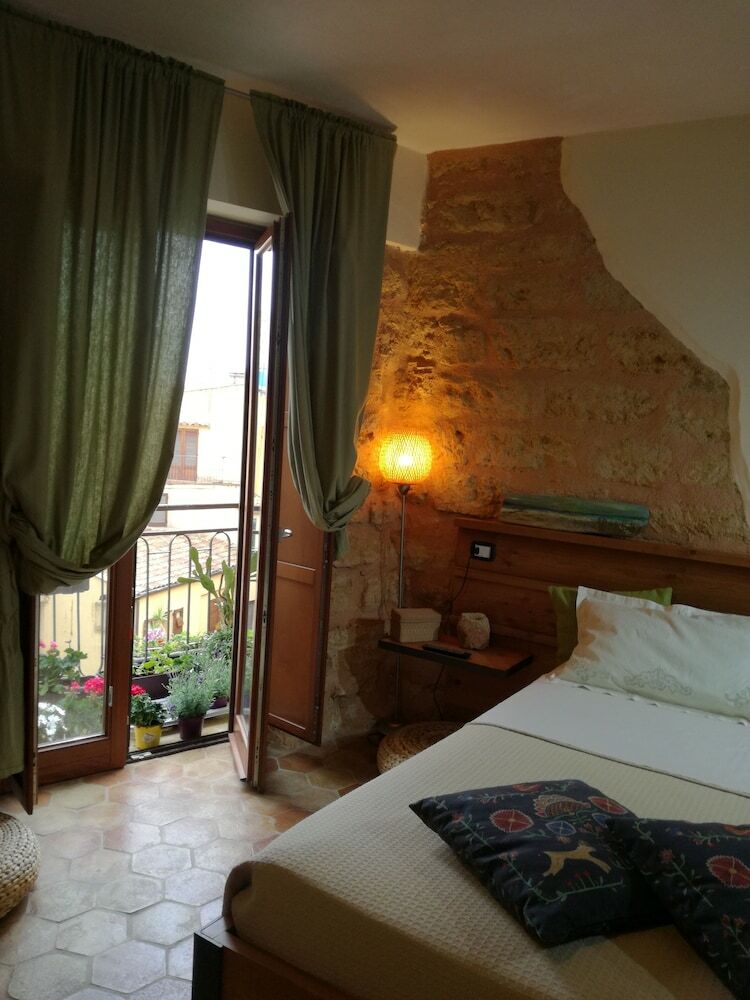 Aljama Downtown B&B