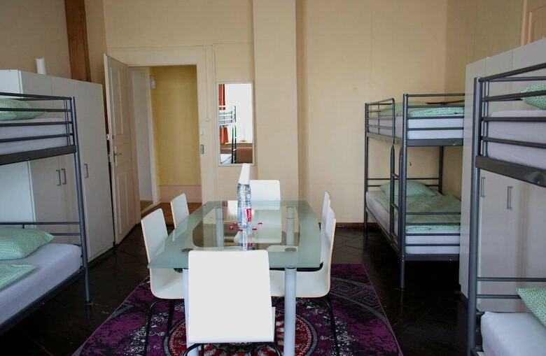 Hostal Hotel Sch�nbrunnen