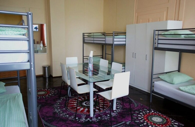 Hostal Hotel Sch�nbrunnen