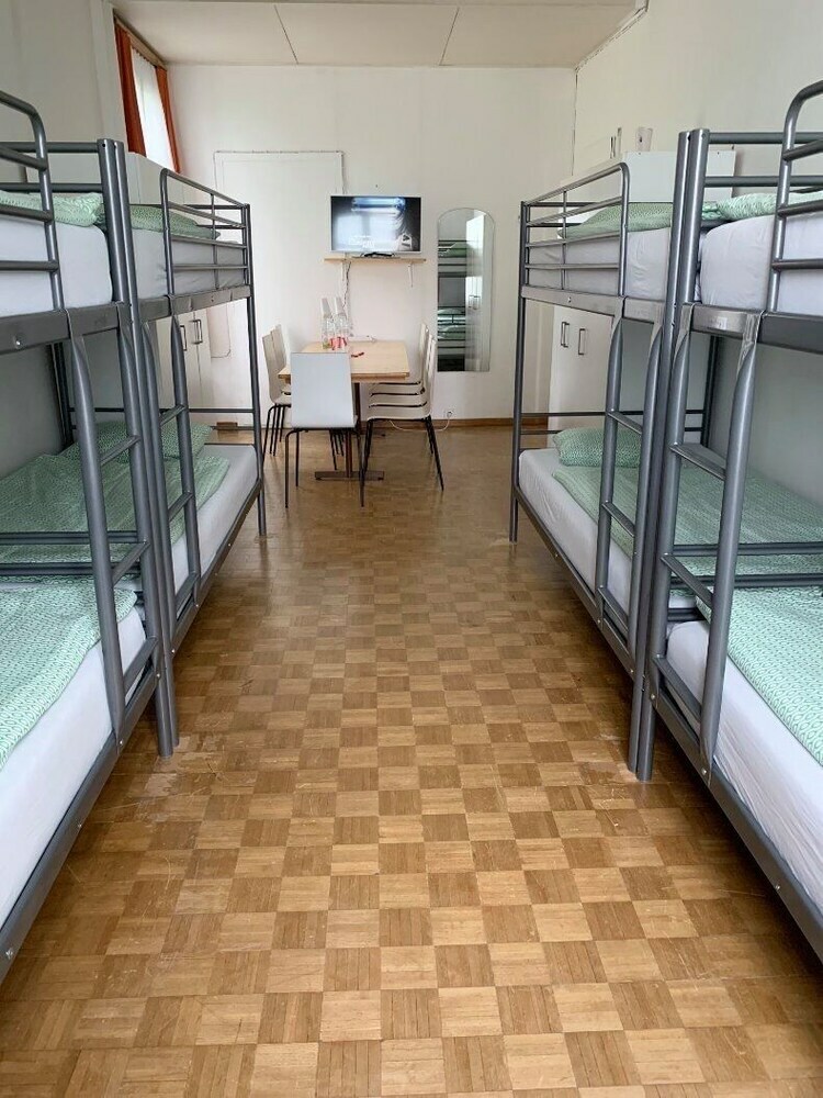 Hostal Hotel Sch�nbrunnen