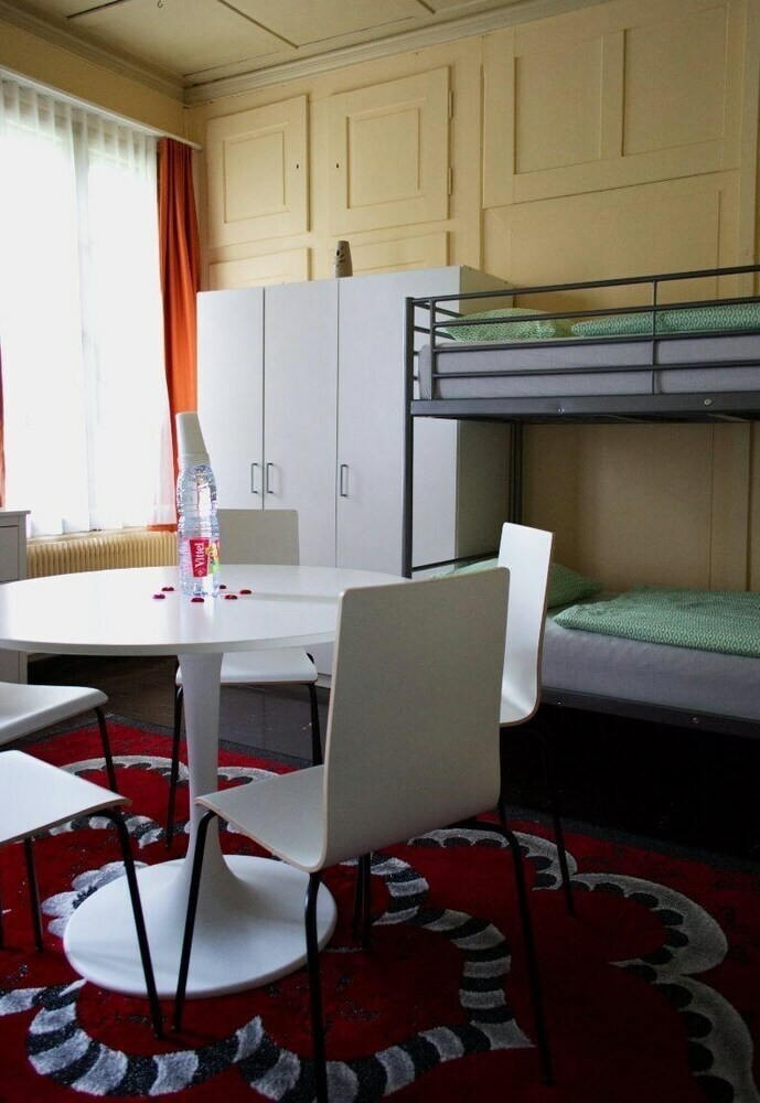 Hostal Hotel Sch�nbrunnen