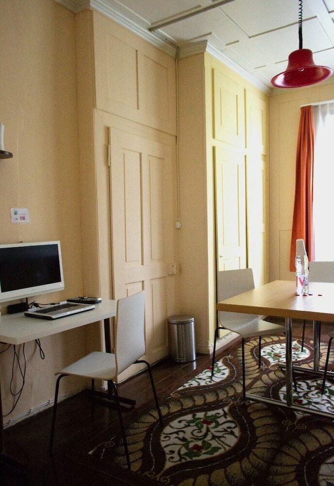 Hostal Hotel Sch�nbrunnen