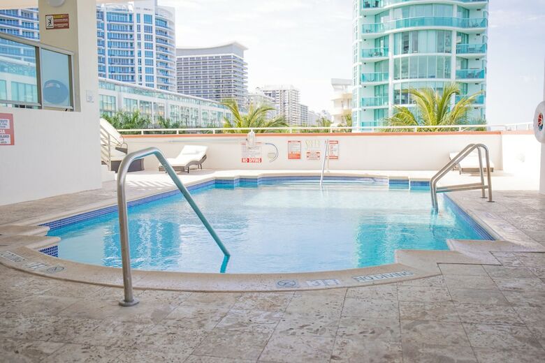 Aparthotel Double Queen Beds With Private Balcony