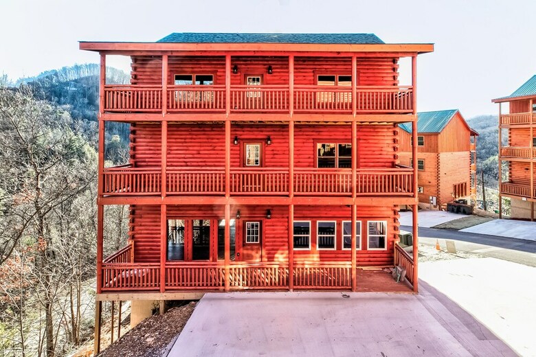 Smokystays 6 Br Cabin W Indoor/heated Pool