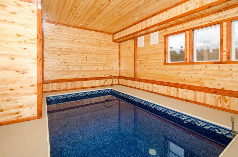 Smokystays 6 Br Cabin W Indoor/heated Pool