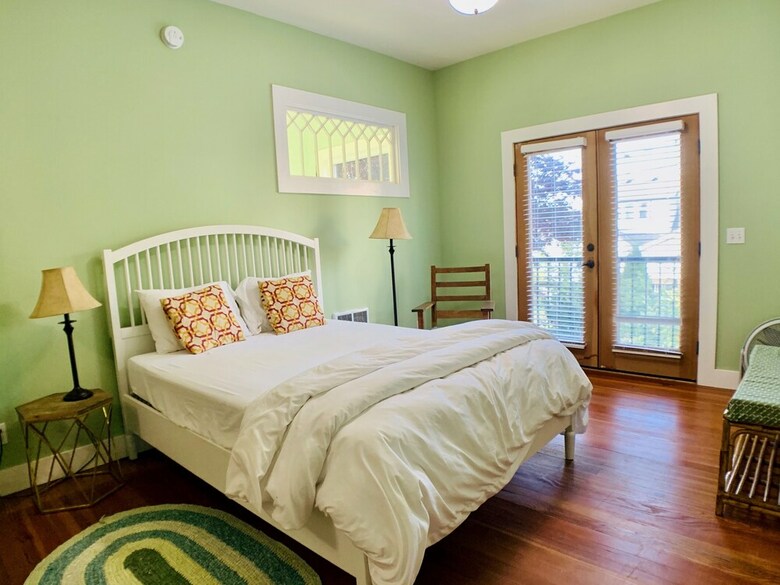 Rustic Comfort On Green Lake