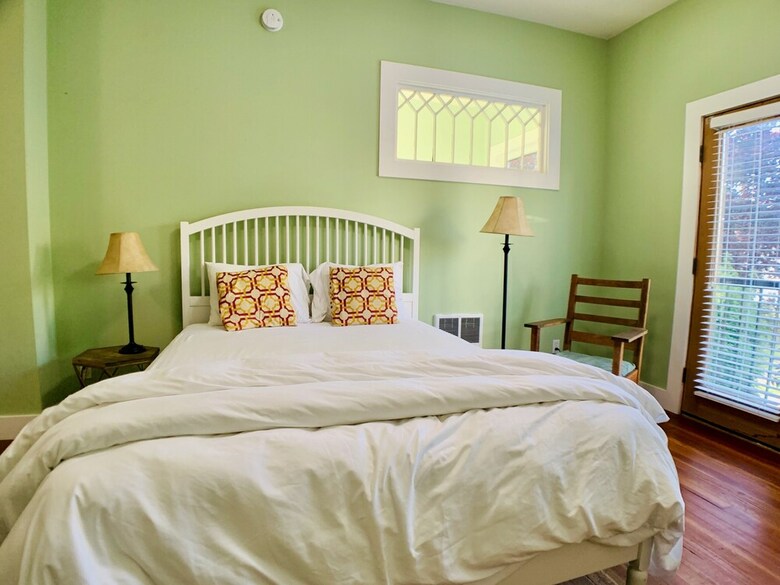 Rustic Comfort On Green Lake