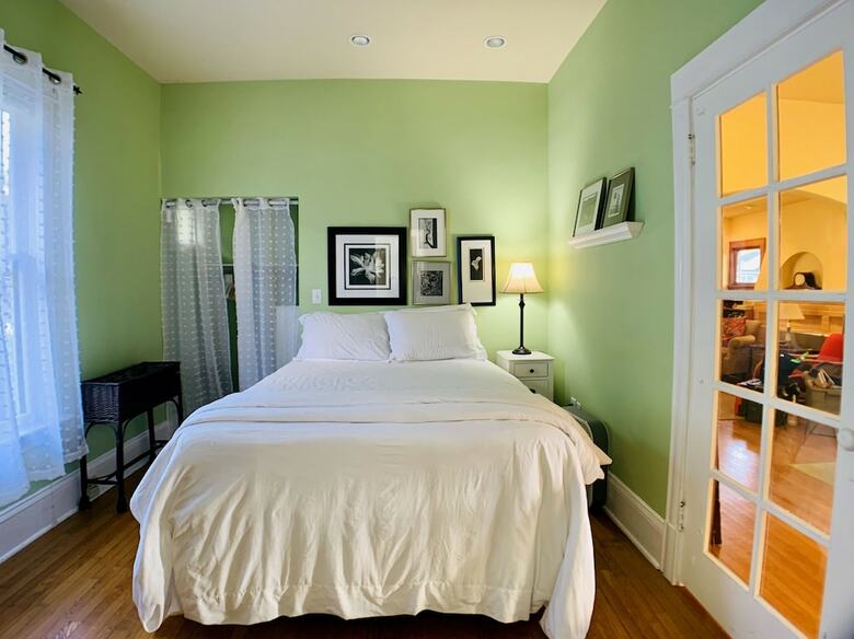 Rustic Comfort On Green Lake
