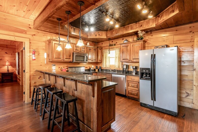 Prime Location Cabin W Game Room