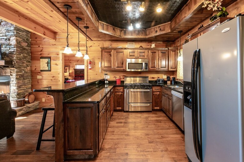 Prime Location Cabin W Game Room
