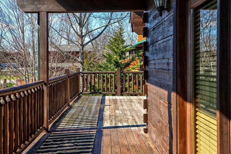 Prime Location Cabin W Game Room