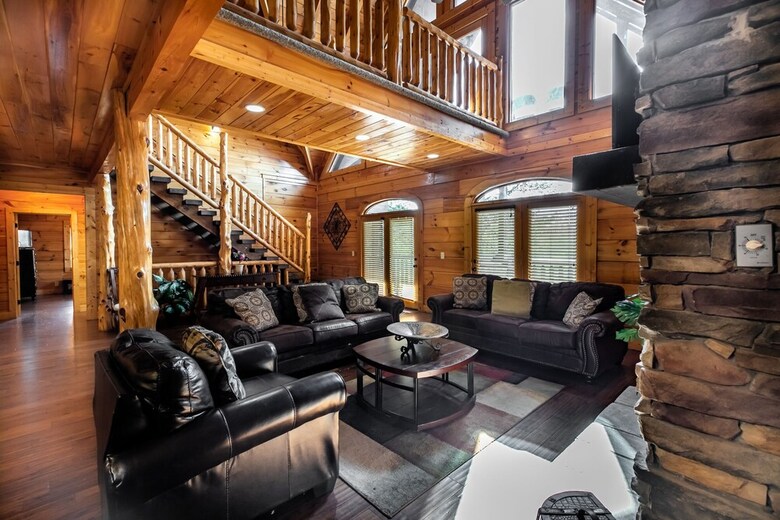 Prime Location Cabin W Game Room