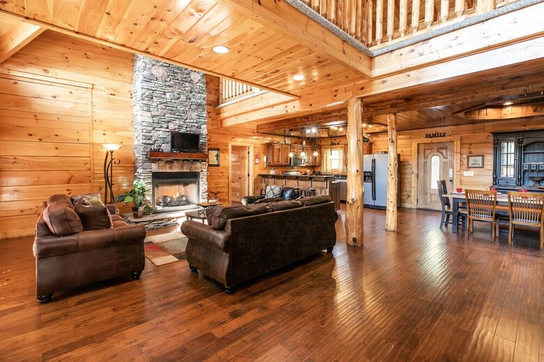 Prime Location Cabin W Game Room