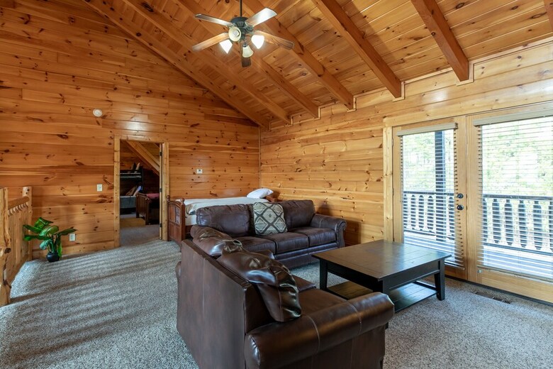 Prime Location Cabin W Game Room