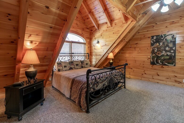 Prime Location Cabin W Game Room