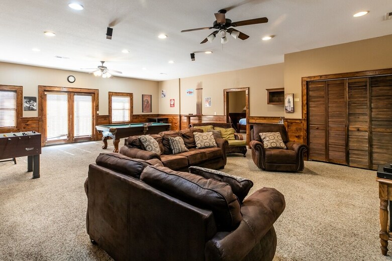 Prime Location Cabin W Game Room